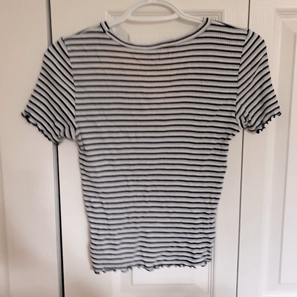 Short sleeve lettuce edge tee from American Eagle - Picture 2 of 4